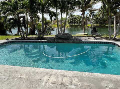 9504 NW 46th St, Sunrise, FL 33351