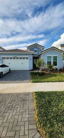 13602 Spruce Pine Dr, Lake Wales, FL 33470