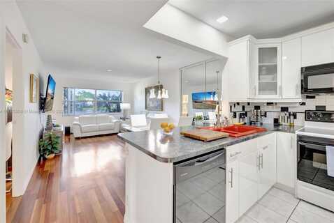 5103 NW 35th St, Lauderdale Lakes, FL 33319