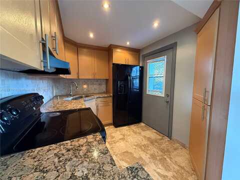 3401 N Country Club Dr, Aventura, FL 33180