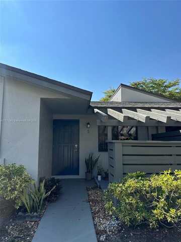 443 Lakeview Dr, Weston, FL 33326