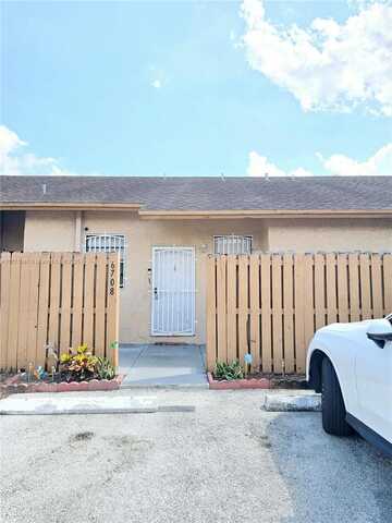 6708 NW 193rd Ter, Hialeah, FL 33015