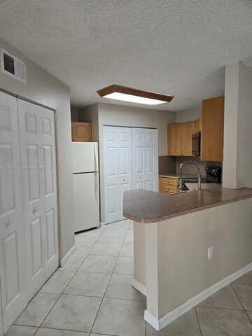 6272 NW 186th St, Hialeah, FL 33015