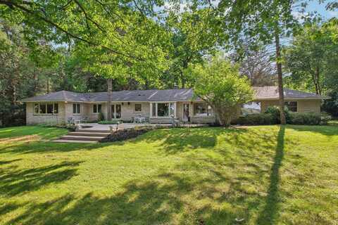 1330 N Dousman Rd, Summit, WI 53066