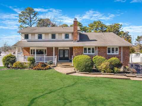 83 Old Brook Road, Dix Hills, NY 11746