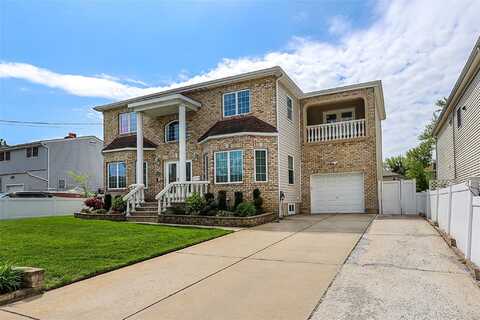 1660 Bridge Street, Merrick, NY 11566