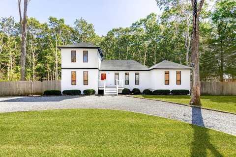 51 Sherwood Lane, Springs, NY 11937