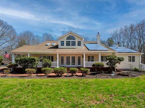 1 Ginny Court, Manorville, NY 11949