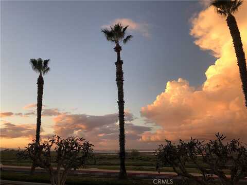 19243 Seabrook Lane, Huntington Beach, CA 92648