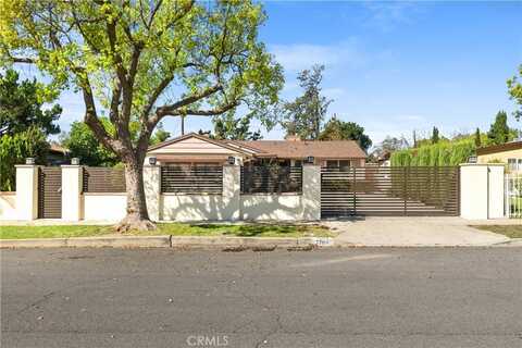 7709 Lemp Avenue, North Hollywood, CA 91605