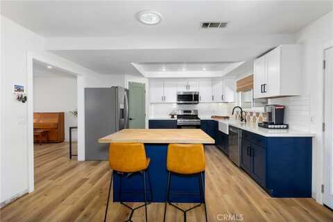 9242 Flora Vista Road, Apple Valley, CA 92308