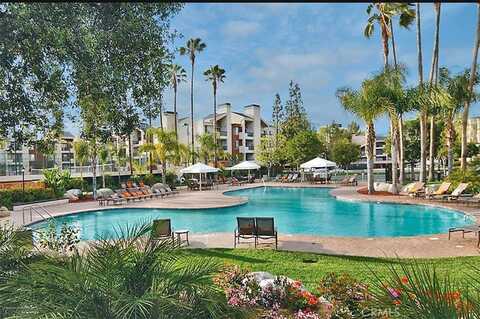 5525 Canoga Avenue, Woodland Hills, CA 91367