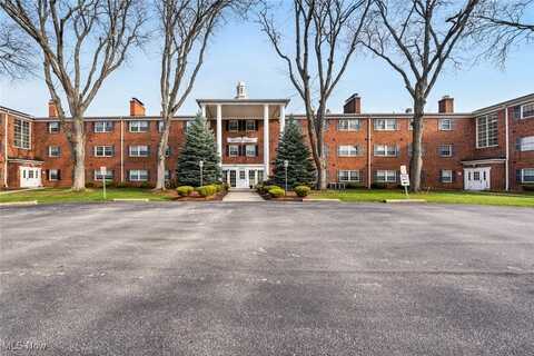2885 Pease Drive, Rocky River, OH 44116