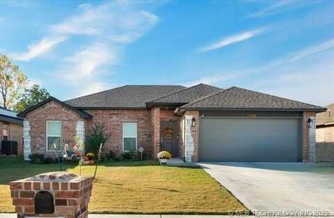 4827 E Galveston Place, Broken Arrow, OK 74014
