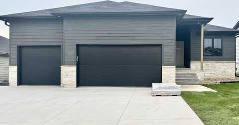 6805 Prairie View Drive, Sioux City, IA 51106