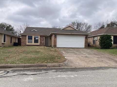 4220 Staghorn Circle N, Fort Worth, TX 76137