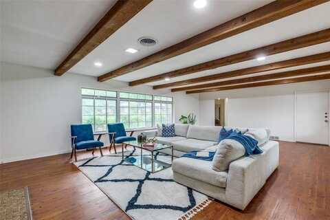 1901 Bluebird Avenue, Fort Worth, TX 76111