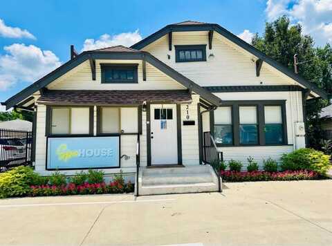 210 W Pembroke Avenue, Dallas, TX 75208