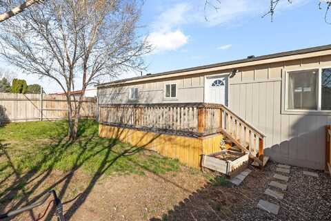 830 Grosscup, West Richland, WA 99353
