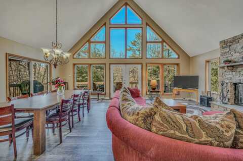 75 Pineknoll Drive, Lake Harmony, PA 18624
