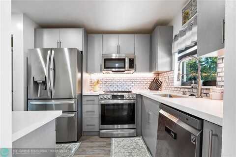 10123 Sunrise Lakes Blvd, Sunrise, FL 33322