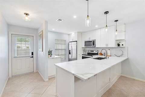 393 Bennington Ln, Lake Worth, FL 33467