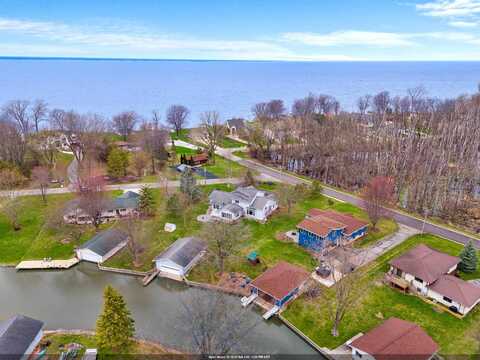 N8891 GLADSTONE BEACH Road, FOND DU LAC, WI 54937