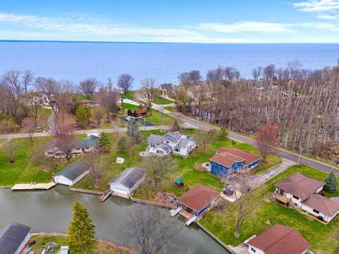 N8891 GLADSTONE BEACH Road, FOND DU LAC, WI 54937