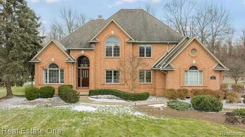 295 HERITAGE Drive, Milford, MI 48381