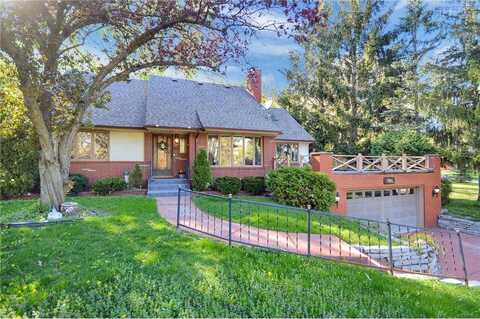 2905 Lake Boulevard, North Saint Paul, MN 55109