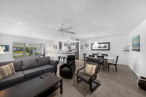 1382 High Point Way NE, Delray Beach, FL 33445