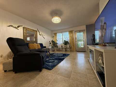 81 Camden D, West Palm Beach, FL 33417