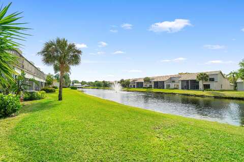 5285 Monterey Circle E, Delray Beach, FL 33484
