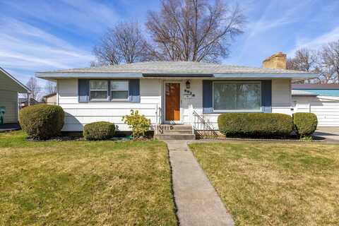 3015 N Maple Rd, Millwood, WA 99206