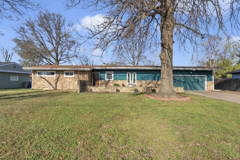 525 S Woodchuck Ln, Wichita, KS 67209