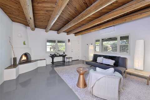 2914 Corte Del Pozo, Santa Fe, NM 87505