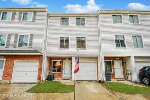83 Ilyssa Way, Staten Island, NY 10312
