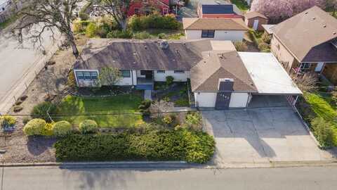 1502 NW Lawnridge Avenue, Grants Pass, OR 97526
