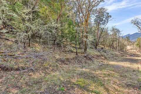 401 Whitaker Lane, Grants Pass, OR 97527