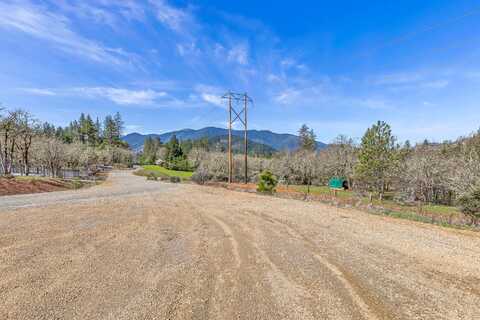345 Whitaker Lane, Grants Pass, OR 97527