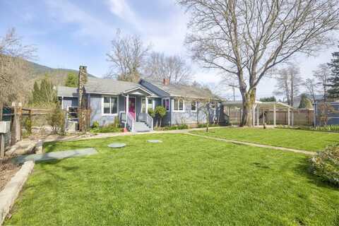 8288 ROGUE RIVER Highway, Grants Pass, OR 97527