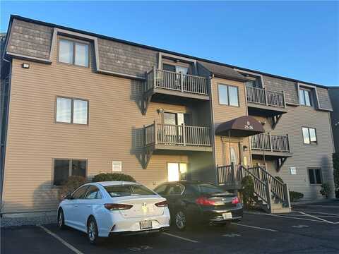 33 Village Court, West Warwick, RI 02893