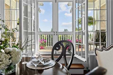 1 Oakwood Terrace, Newport, RI 02840