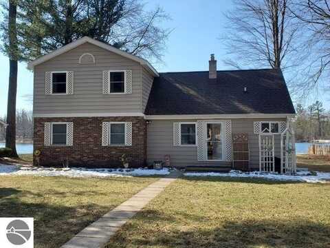 2108 W Northshore Drive, Prescott, MI 48756