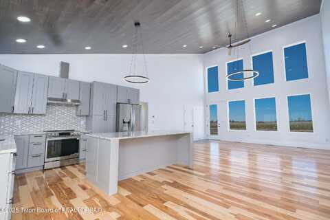 1045 IROQUOIS Avenue, Driggs, ID 83422