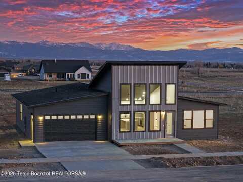 1045 IROQUOIS Avenue, Driggs, ID 83422