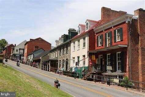 821 JEFFERSON AVENUE, CHARLES TOWN, WV 25414
