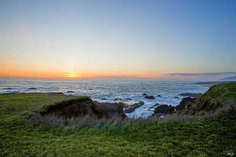 86 Steelhead Court, Whitethorn, CA 95589