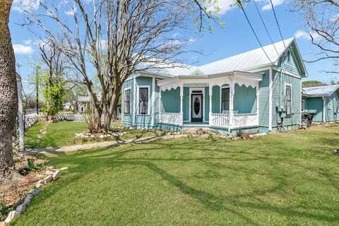 112 Centre St, Fredericksburg, TX 78624