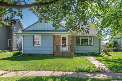 410 State St, Dysart, IA 52224